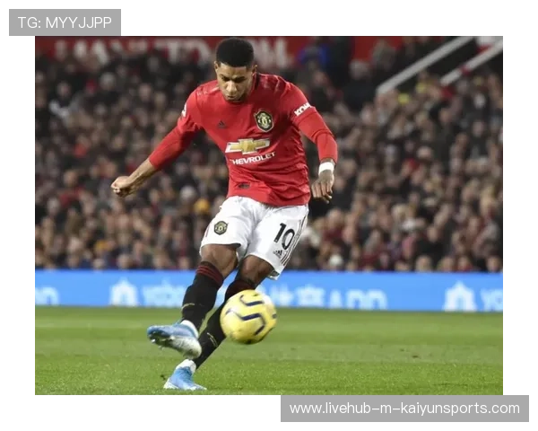 球星在训练课上被要求完成高压传球练习，抗压能力显著提升