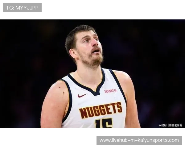 约基奇高位策应送妙传，丹佛空位三分稳稳命中